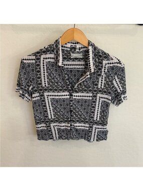 Button Down Collared Crop Top, EUC Size Small